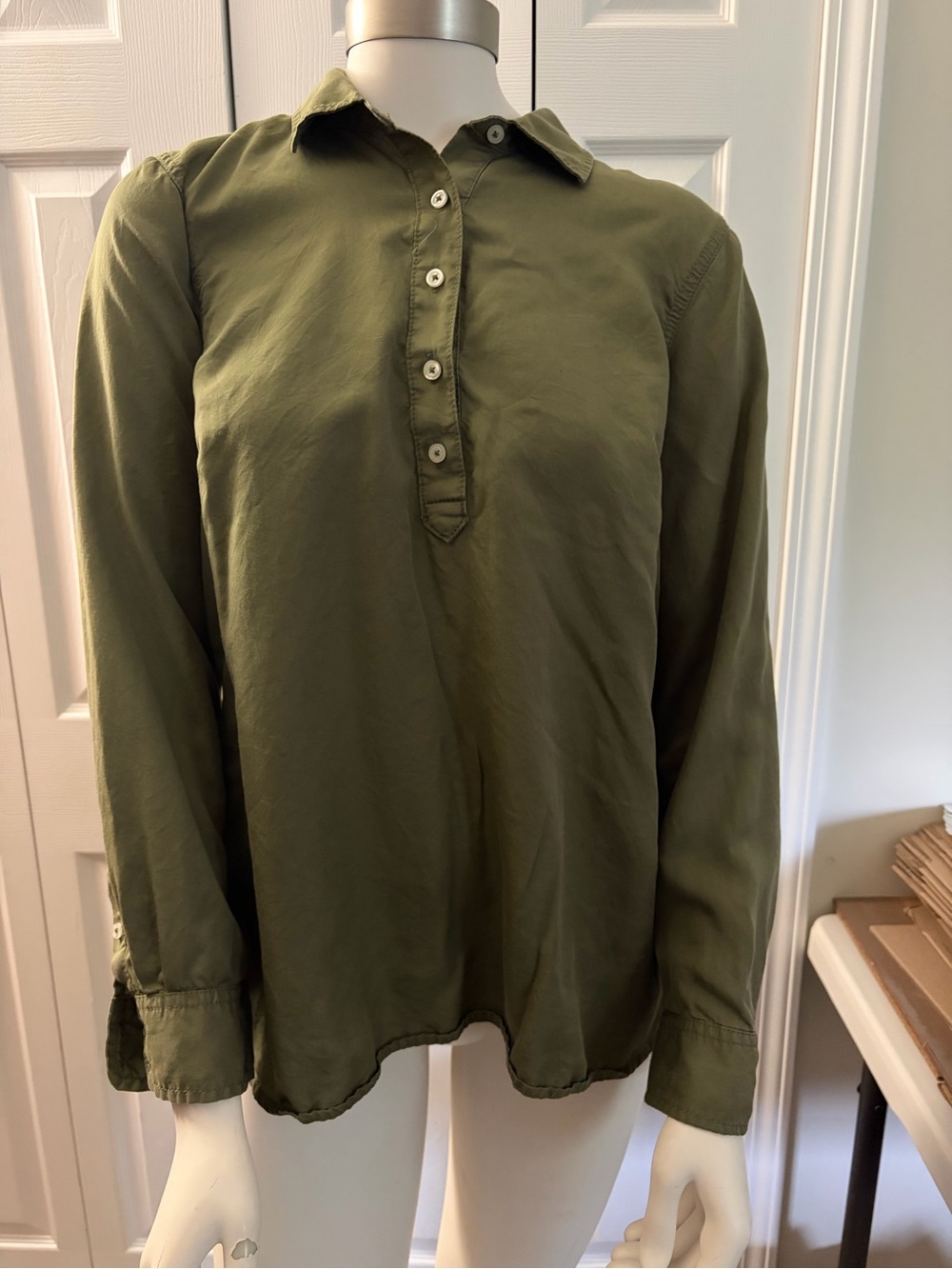Talbots super soft Medium Petite Long Sleev Women’s Shirt